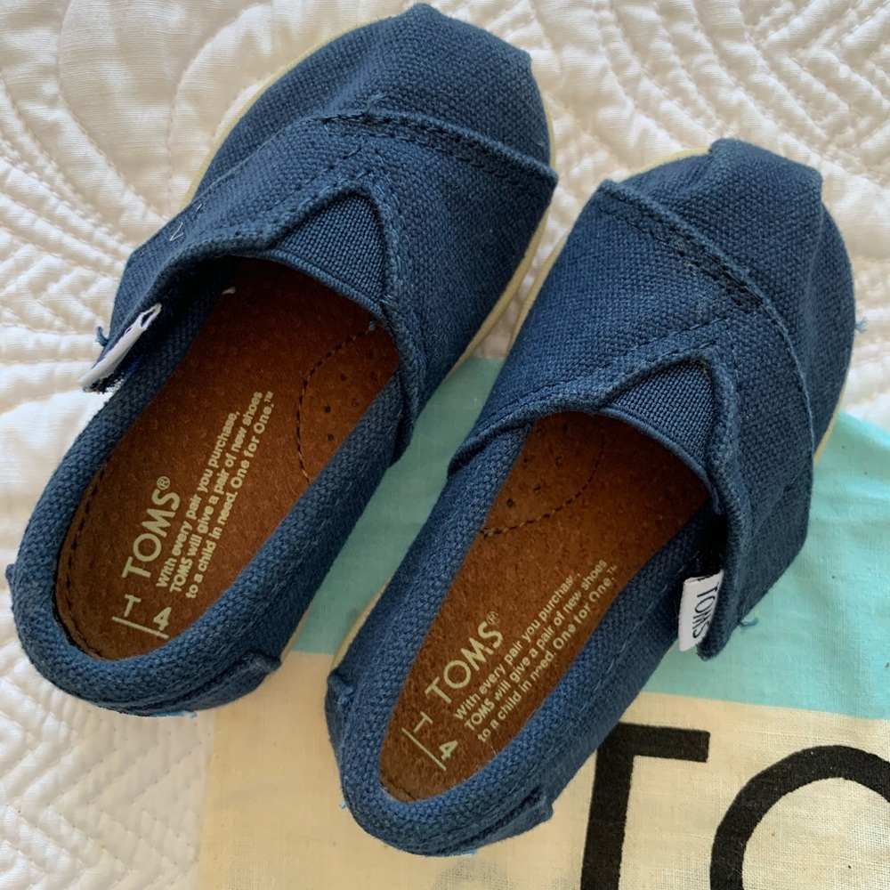 Baby Navy Blue Tom’s- size 4